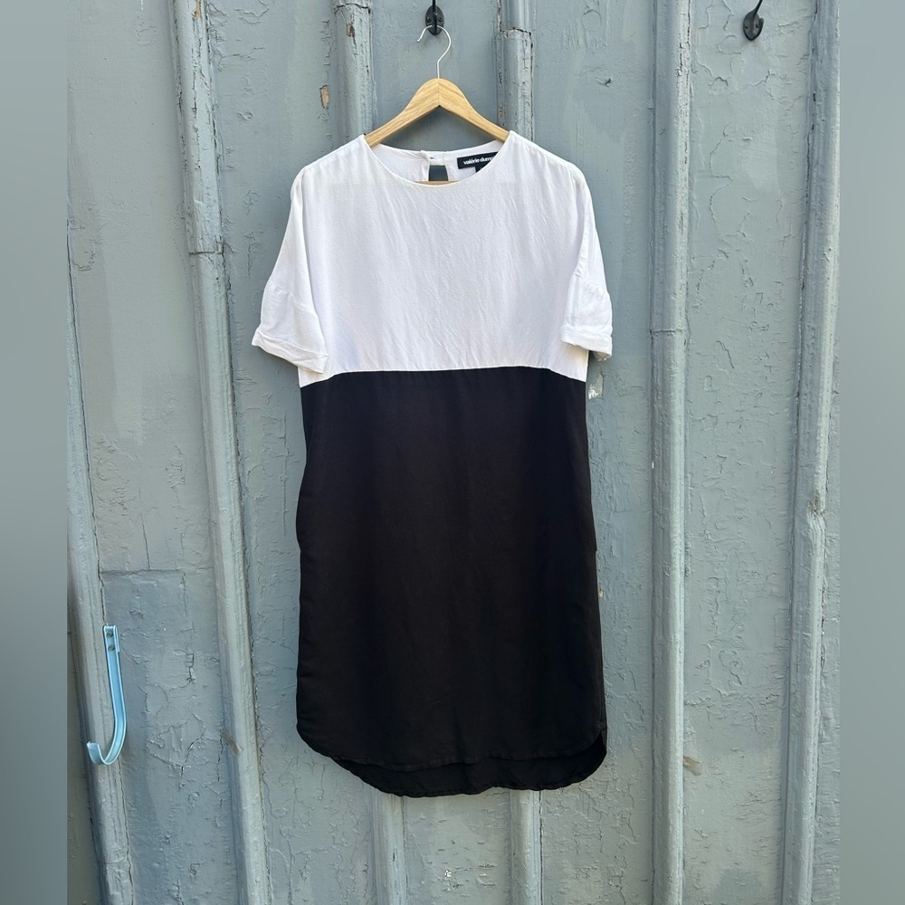 Valerie Dumaine Dionne Linen blend black and white dress, size XS (oversized) - Picture 2 of 12